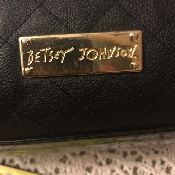 Betsy Johnson Black Lightly Quilted Bag - Picture 6 of 8